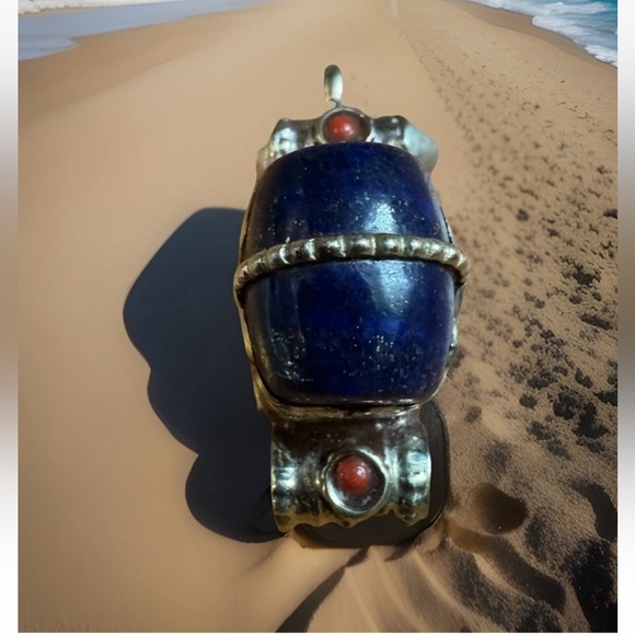 vintage and hand carved traditional ethnic Tibetan pendant with lapis stone 14gr - Picture 9 of 11